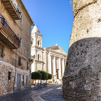 Castello e scorcio della Chiesa